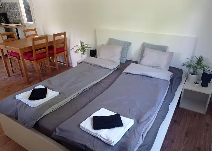 Akarattya Endless Summer Woodhouse * バラトンアカラッチャ